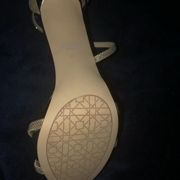 Brand New shoe's!!! Beautiful purchased from Nordstroms and never worn.. - Picture 6 of 8